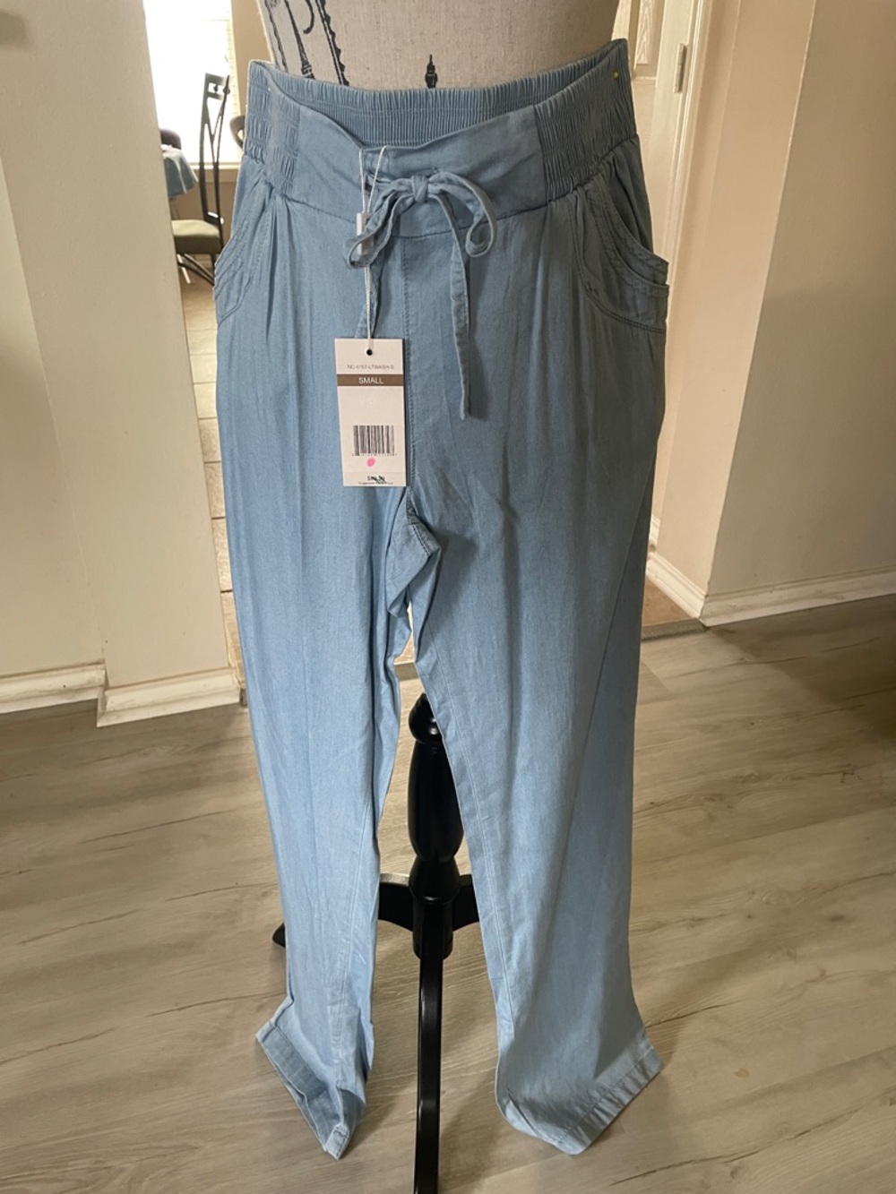 Vantarsi Women’s Light Blue Pants